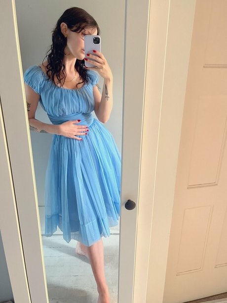 Faith King estrella caliente imágenes