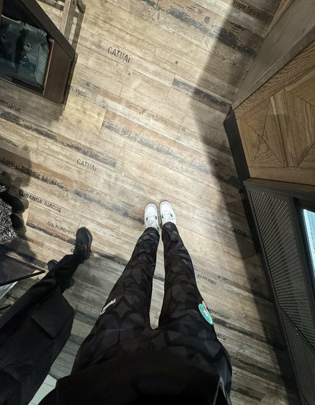 NoraExplorer actriz de arte galería