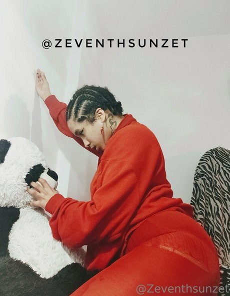 zeventhsunzet modelo sexy archivo