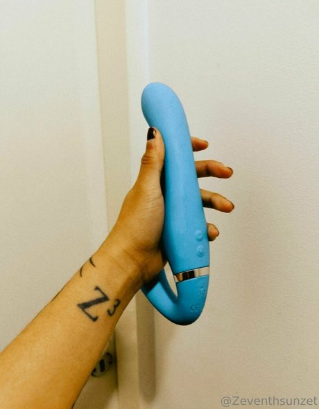 zeventhsunzet modelo adulto archivo