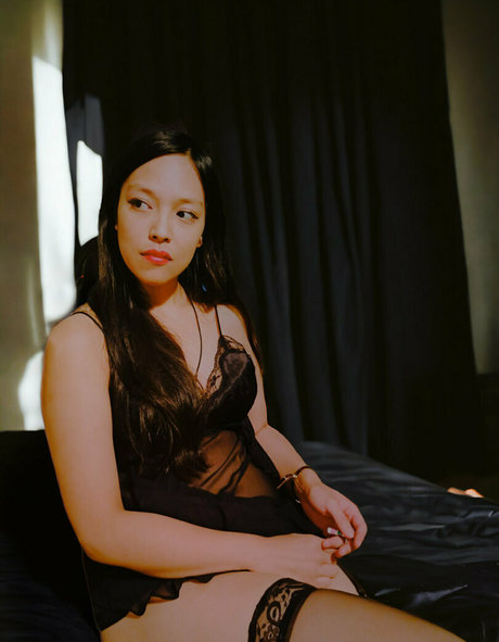 lolaxoficial hermosa actriz galerías