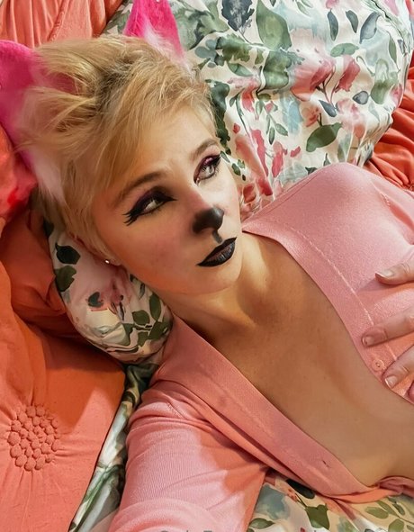 cherryfoxjk estrella exclusiva imagen