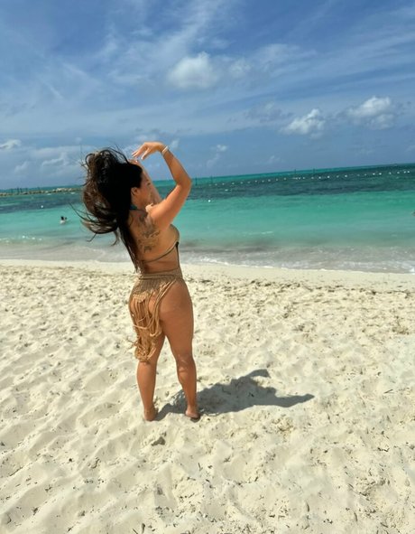 serenasu modelo desnuda foto