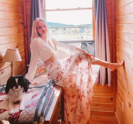 Zandi Holup actriz adulta galerías