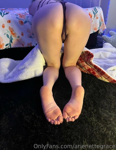 arienettegrace modelo sexual foto