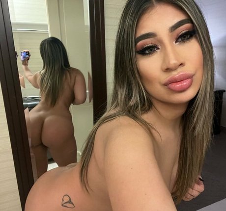 Mila Milkshake modelo caliente imágenes