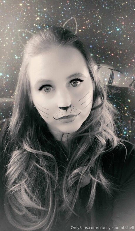 blueeyesbombshell modelo desnudos galerías