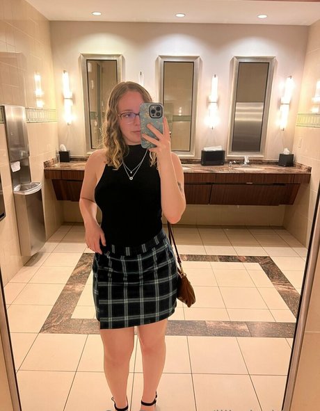 Lilly in bloom actriz perfecta imagen