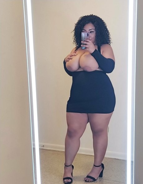 kurvykary modelo mejor foto