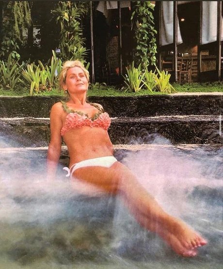 Vera Fischer estrella desnuda archivo