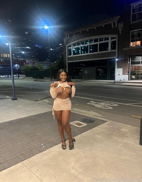 Tila Totti estrella porno caliente galería