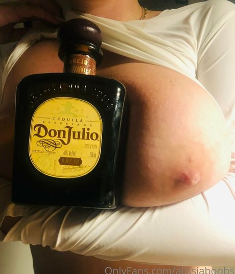 alissiaboobs actriz de arte foto