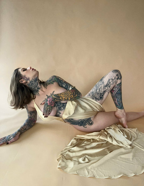 sinfuldollx estrella porno hermosa galería