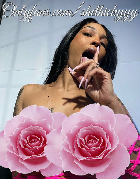 Shethickyyy sexo modelo galería