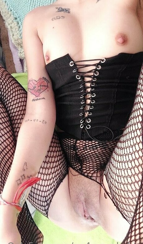 m 4 r u c h 4 n bonita modelo galerías