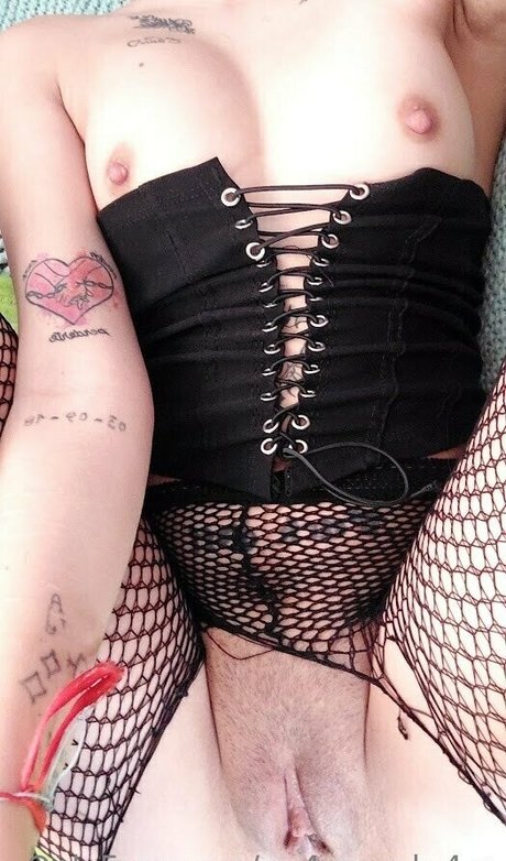 m 4 r u c h 4 n modelo hd foto