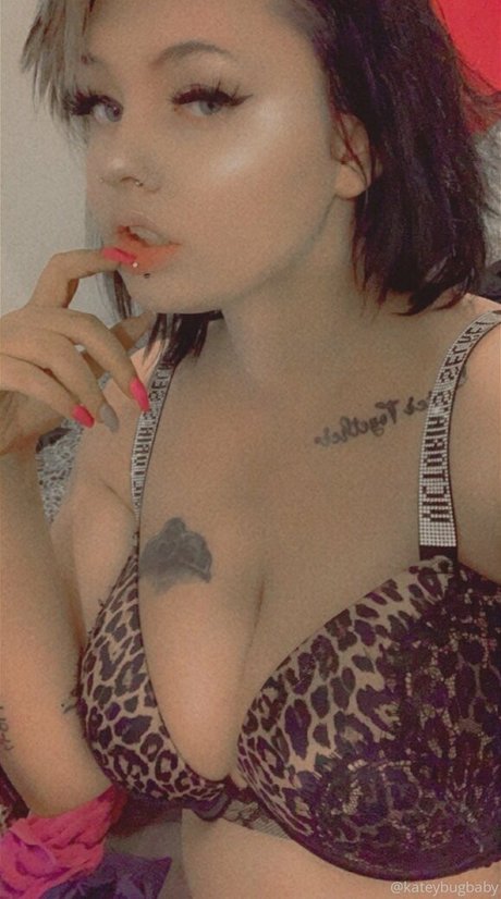 kateybugbaby modelo xxx fotos