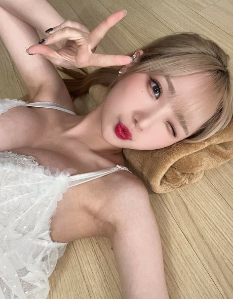 Woojungx4 estrella porno desnuda archivo