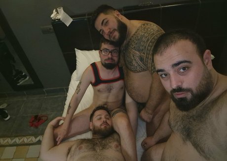 bear throuple buena actriz imagen