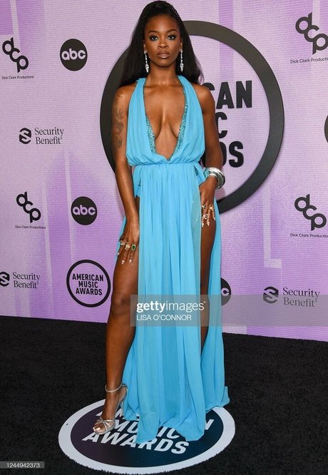 Ari Lennox modelo desnuda foto