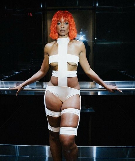 Ari Lennox mejor modelo galería