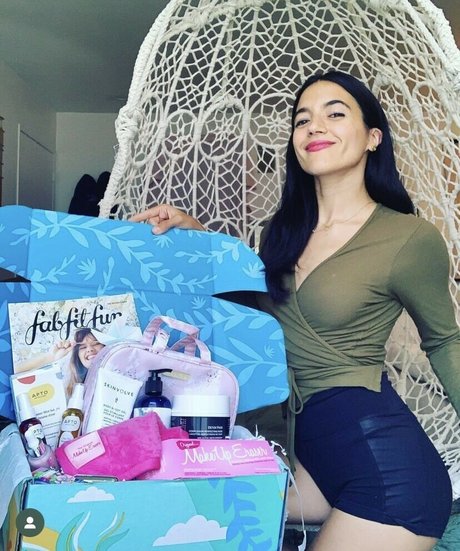 Alyssa Limperis estrella adulta foto