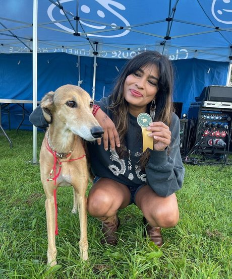 Nisha Katona estrella desnuda imagen