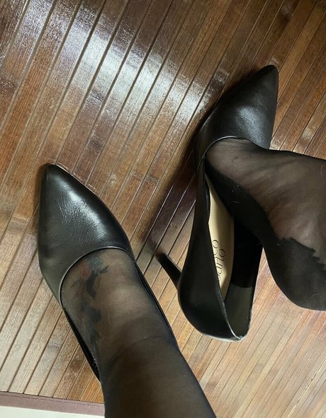 youlovemyfeettrample actriz perfecta galerías