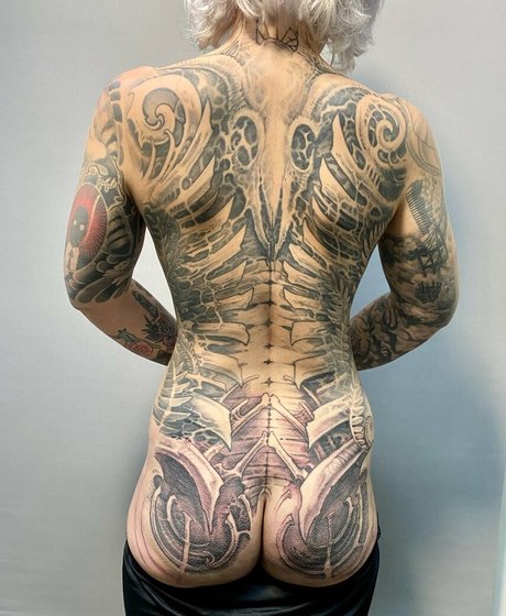 Ruby Riots desnudos de estrellas porno imágenes