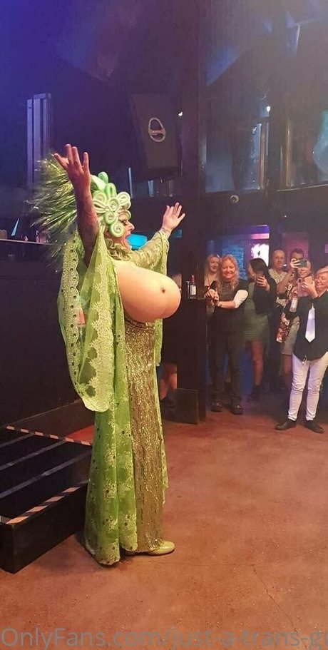 just a trans guy estrella atractiva galerías