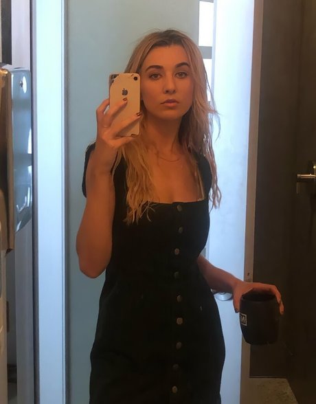 Ellory Smith modelo libre foto