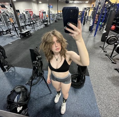 Nadia Dubceac bonita actriz imagen