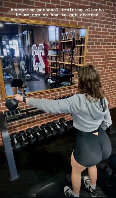 Chloe Flores bonita actriz fotos