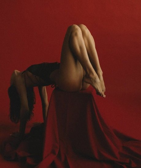 trío interracial onlyfans porno erótico imagen