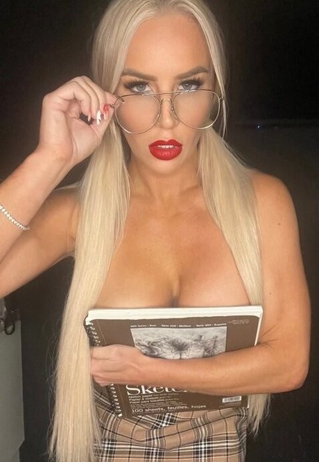 Dana Brooke estrella hd fotos