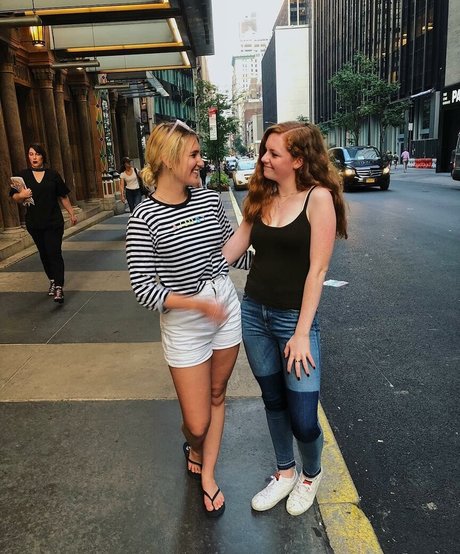 Sophie Nelisse estrella superior archivo