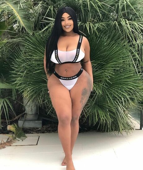 Thayana Babyy buena estrella porno imagen