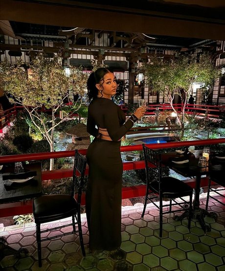 Scarlet May desnudos estrella archivo