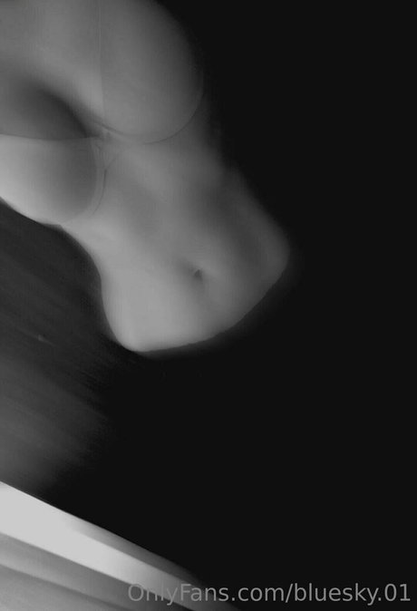 bluesky 01 modelo erótico foto