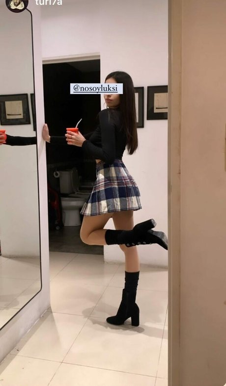 Nosoyluksi modelo sexual galerías