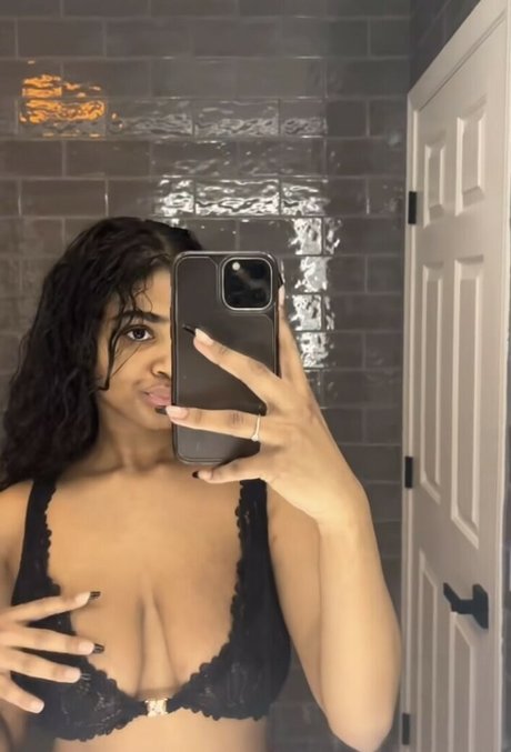 Sh33Natay modelo sexual archivo