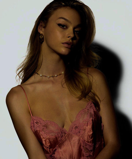 Julia Rilynn Greenhalgh actriz exclusiva galería