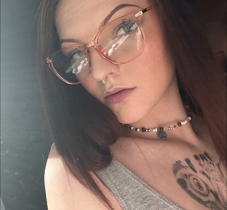 Rhiannon Jena modelo caliente foto