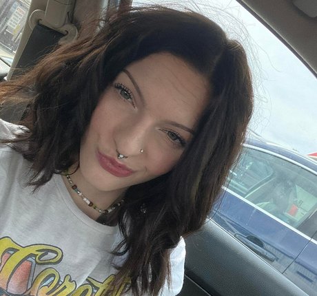 Rhiannon Jena bonita estrella porno galería