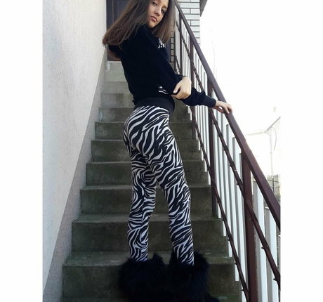 Tea Divljak xxx estrella porno imagen