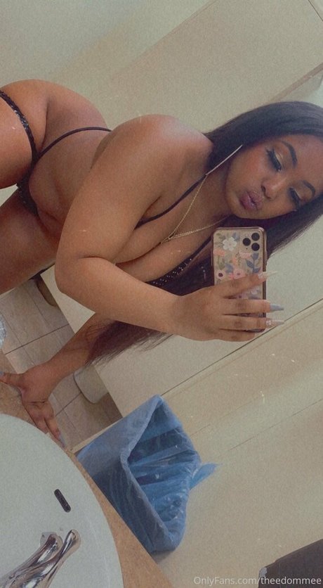 theedommee bonita estrella foto