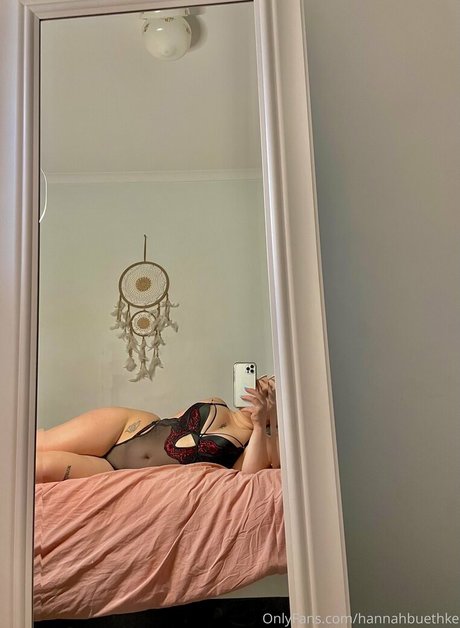 Hannah Buethke estrella hermosa galerías