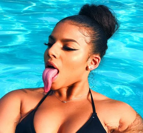 Long Tongue Fetish actriz perfecta imágenes