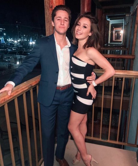 Serena Mello modelo desnuda imágenes