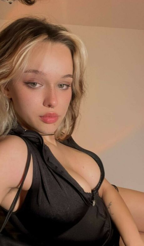 Petiteangie Astoriacf desnudos estrella porno imagen